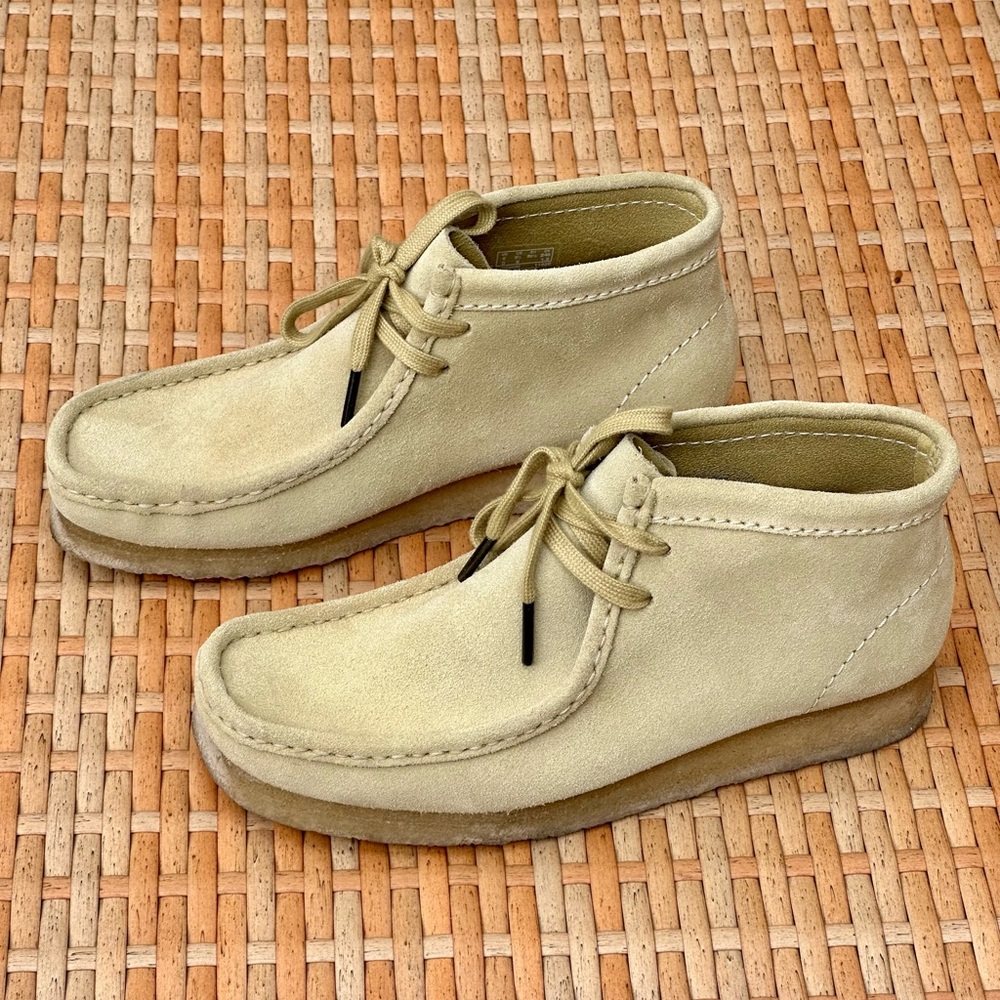 Like New! Clarks Originals Wallabees Suede Beige